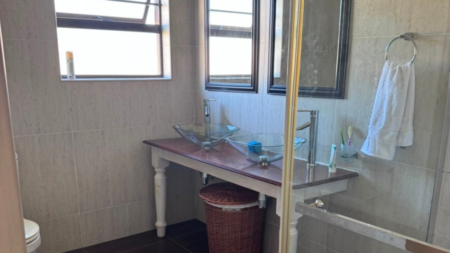 5 Bedroom Property for Sale in Overbaakens Eastern Cape